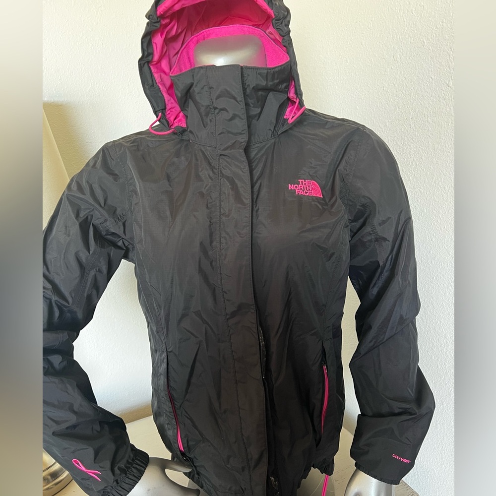 Women’s North Face (Breast Cancer Awareness) wind/rain jacket size Medium